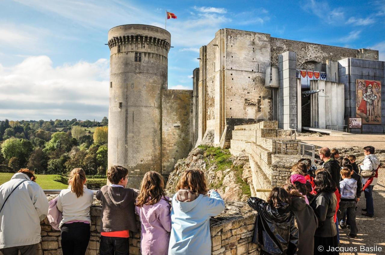 Отель Ibis Falaise Coeur De Normandie Экстерьер фото